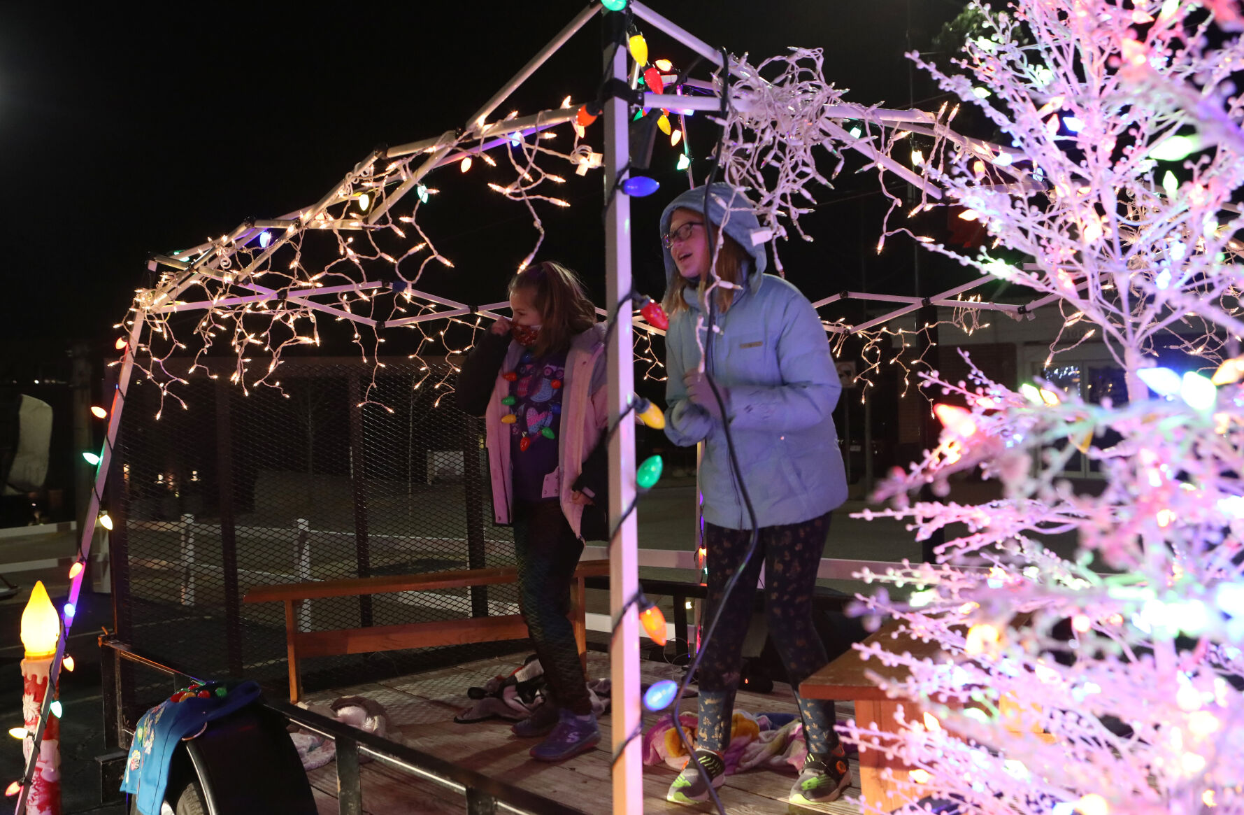 Jamie Kopp and Hannah Dewert dance